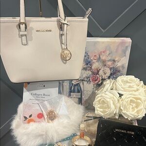 Michael Kors Cream Jet Set Bag BUNDLE